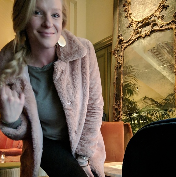 Meet Your Posher: Michelle - Picture 5 of 8